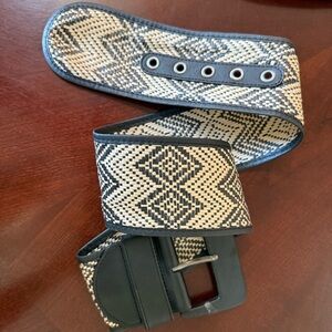Banana Republic Black and‎ Cream Patterned Belt Bag